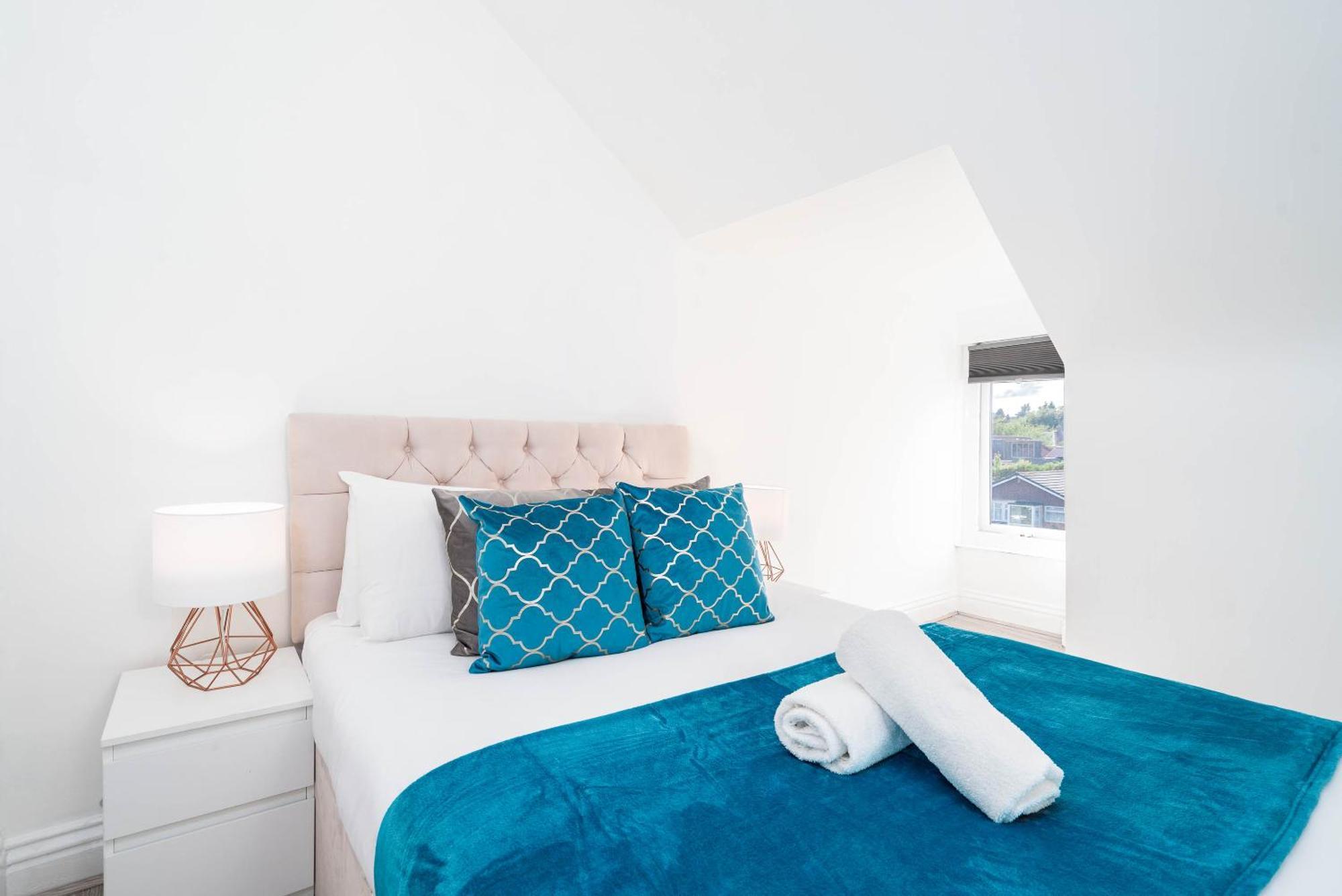 Five Bedroom Townhouse - Near City Centre - Edgbaston - On Street Parking - Wifi - Netflix - 974P Birmingham Bagian luar foto