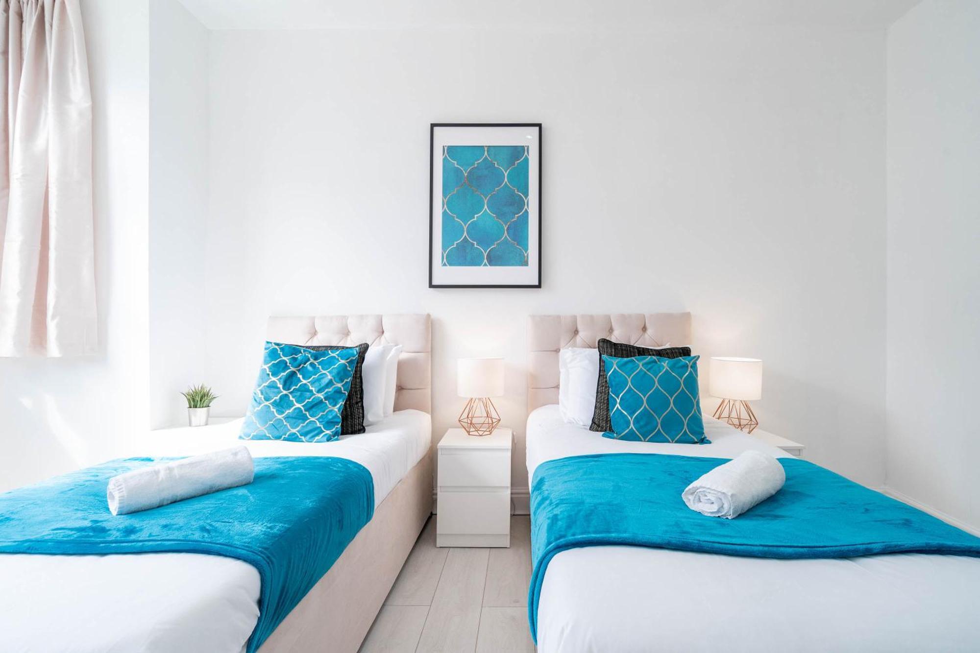 Five Bedroom Townhouse - Near City Centre - Edgbaston - On Street Parking - Wifi - Netflix - 974P Birmingham Bagian luar foto