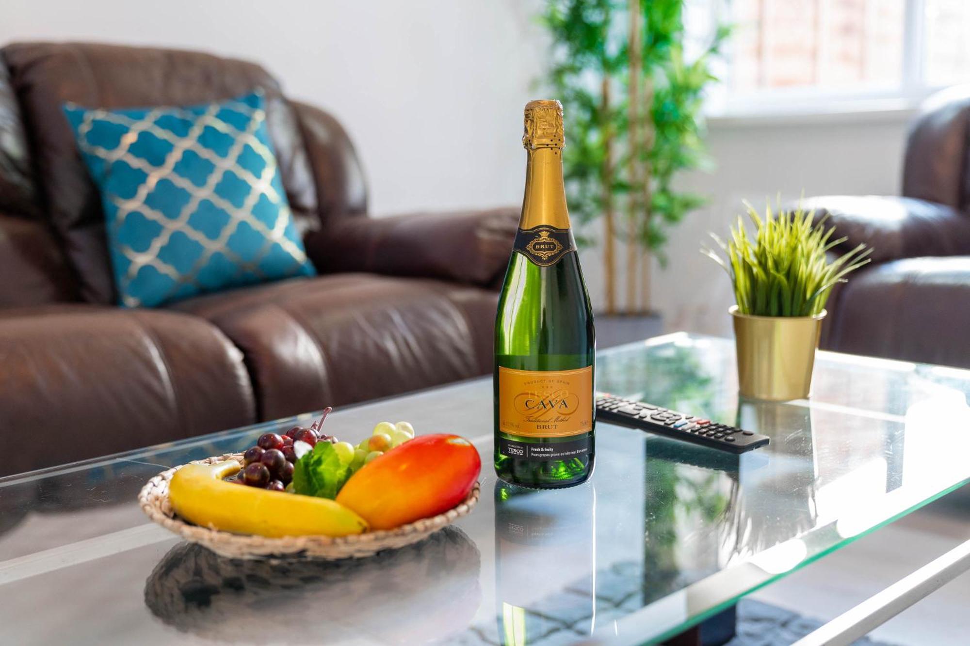 Five Bedroom Townhouse - Near City Centre - Edgbaston - On Street Parking - Wifi - Netflix - 974P Birmingham Bagian luar foto