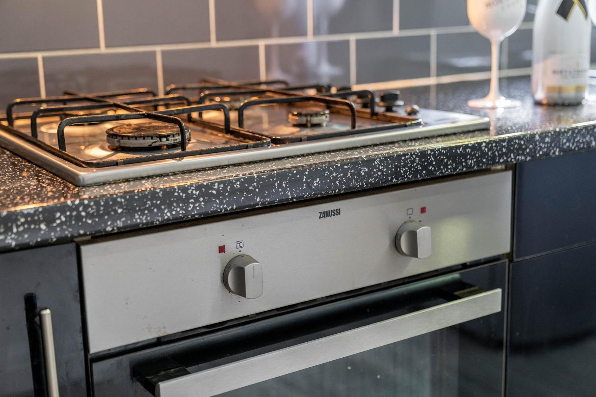 Five Bedroom Townhouse - Near City Centre - Edgbaston - On Street Parking - Wifi - Netflix - 974P Birmingham Bagian luar foto