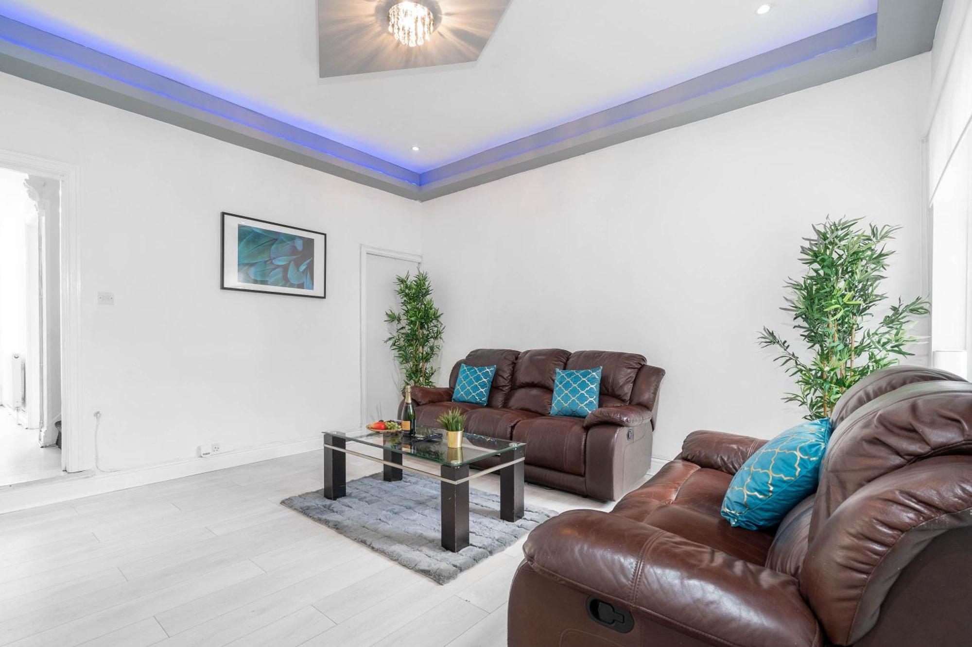 Five Bedroom Townhouse - Near City Centre - Edgbaston - On Street Parking - Wifi - Netflix - 974P Birmingham Bagian luar foto